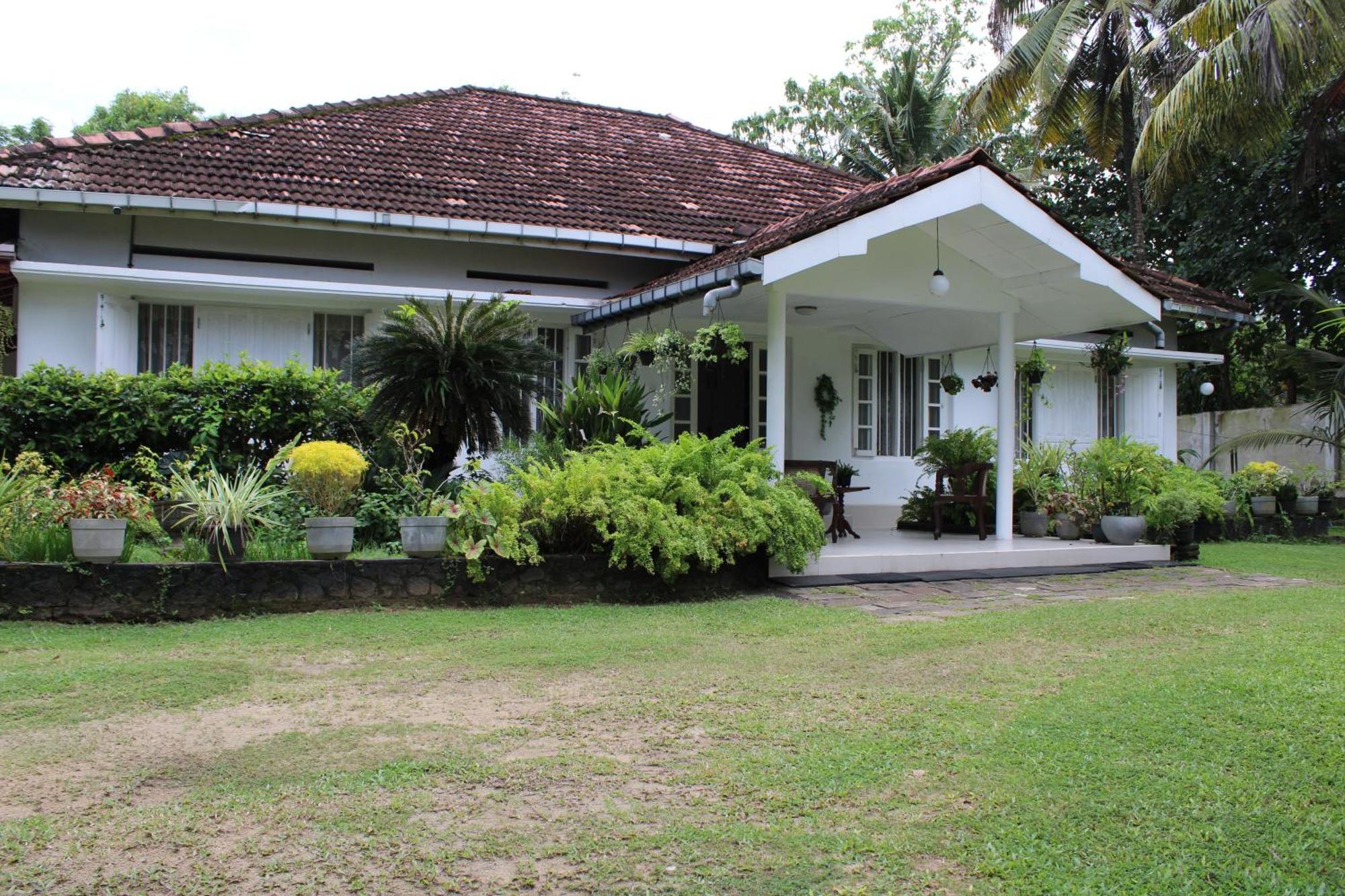 Sun And Surf Rest Hotel Ahangama Exterior photo